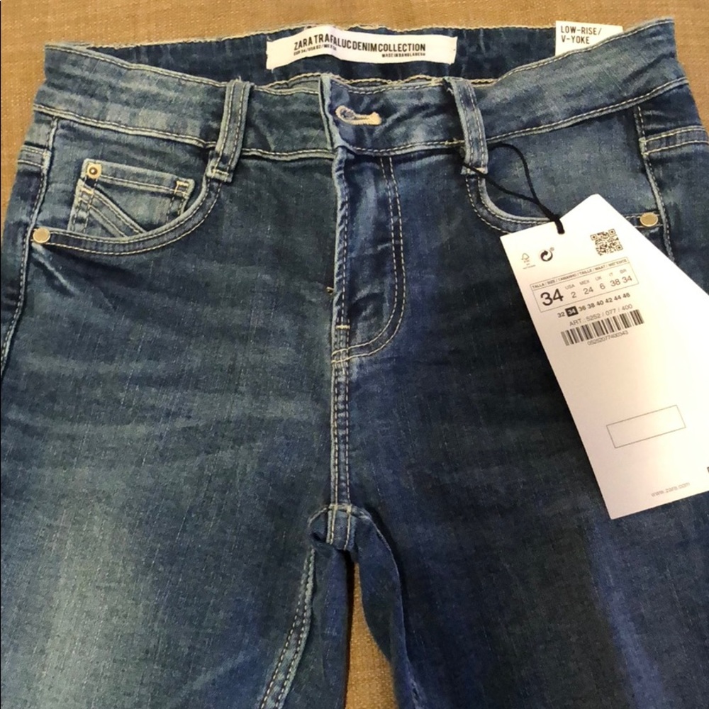 Zara Low-Rise/V-Yoke Body Curve Jeggings